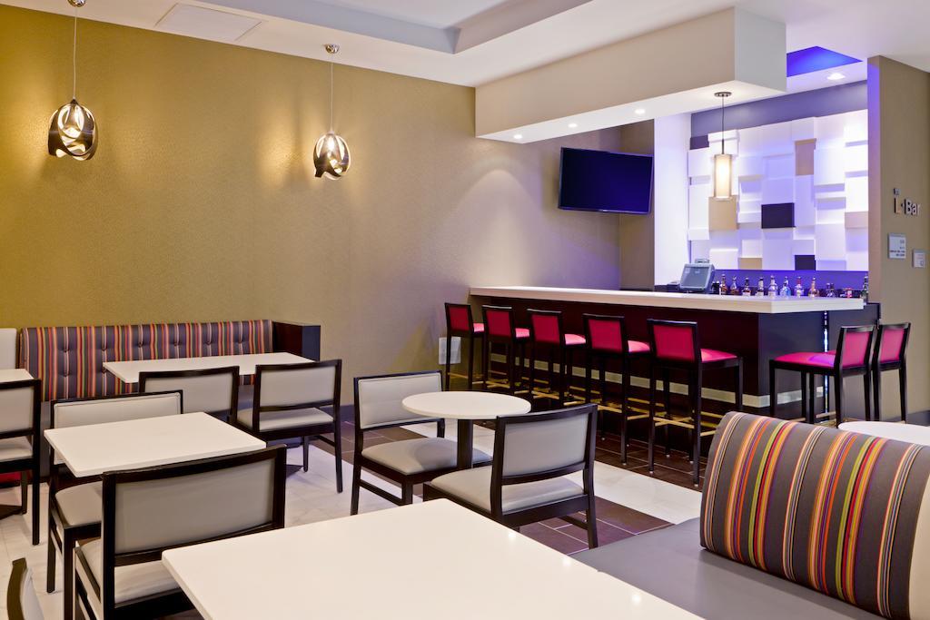 Fairfield Inn & Suites By Marriott New York Queens/Queensboro Bridge Restaurang bild